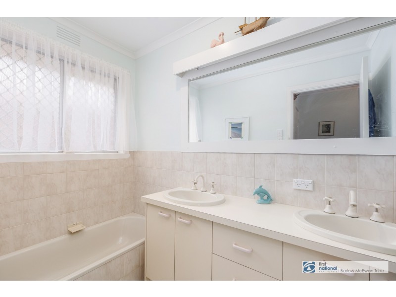 1B Curlew Avenue, Altona VIC 3018