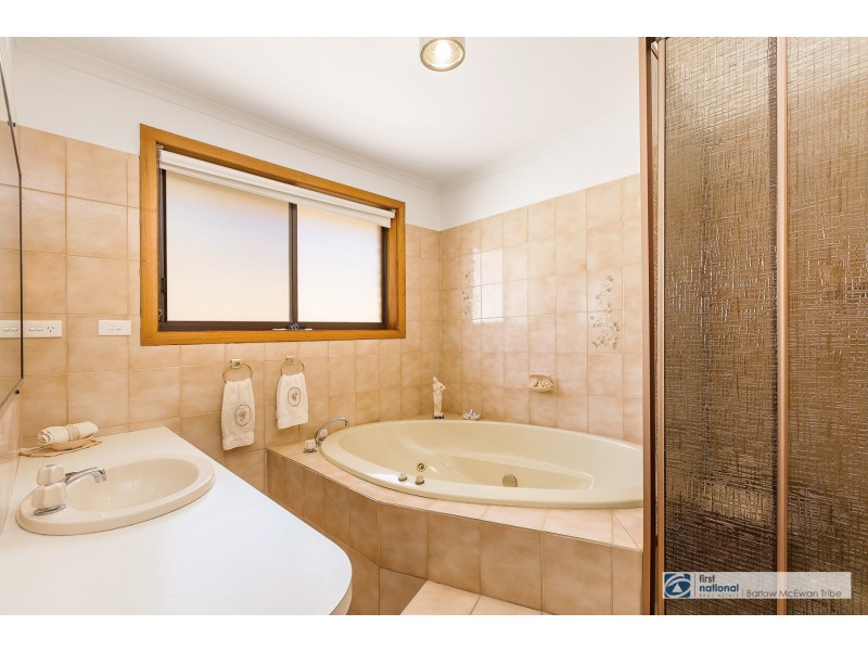 14 Emery Court, Altona VIC 3018