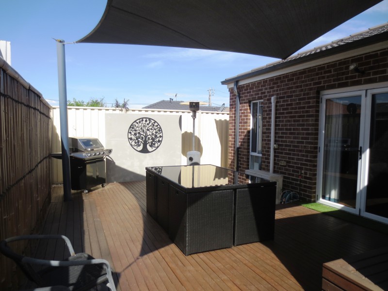 2/21 Spicer Boulevard, Altona Meadows VIC 3028