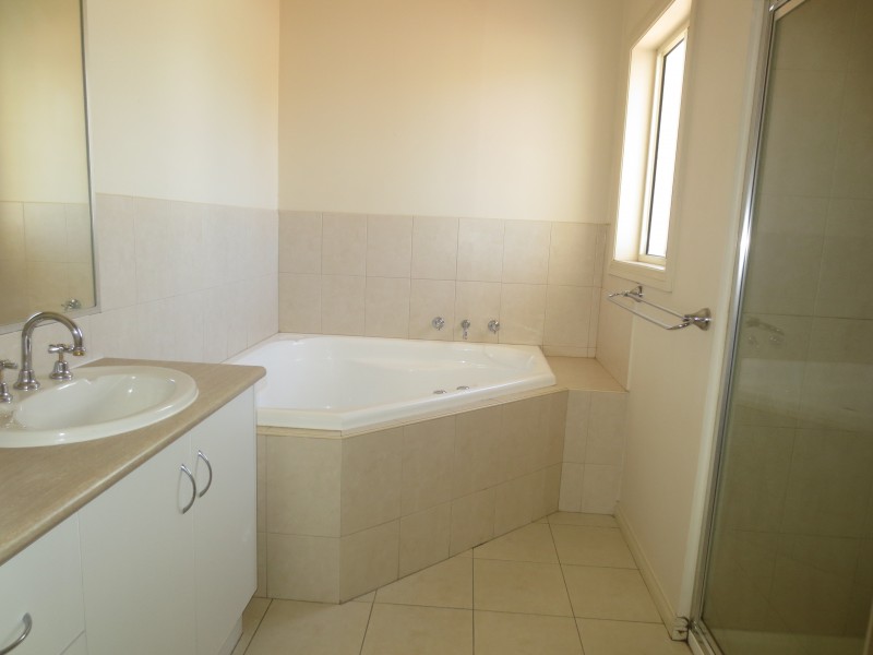 1/10 Mount St, Altona VIC 3018