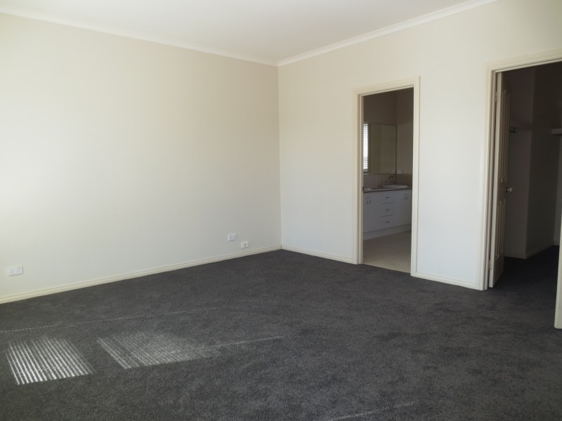 1/10 Mount St, Altona VIC 3018