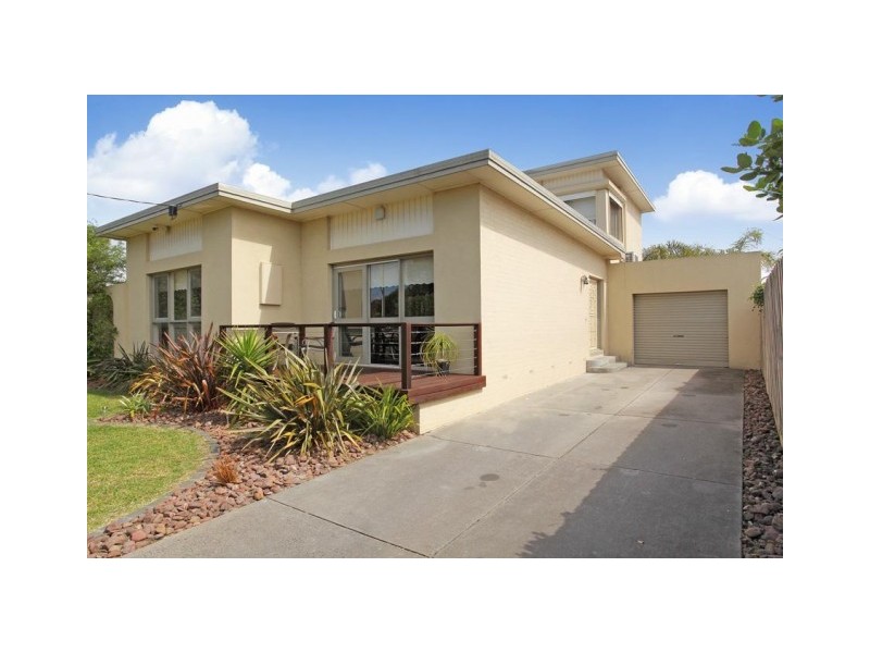 15 Myrtle Grove, Altona VIC 3018