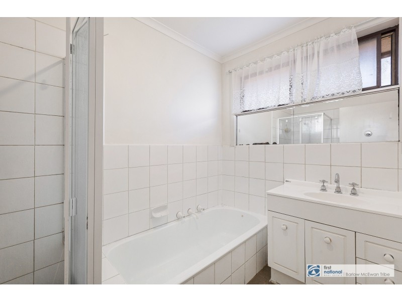 17 Hall Ave, Altona Meadows VIC 3028