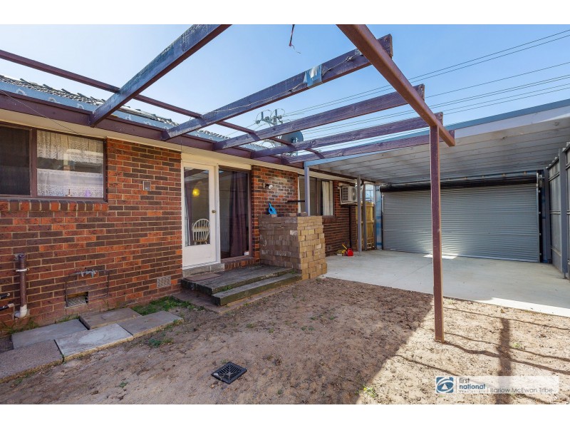 17 Hall Ave, Altona Meadows VIC 3028
