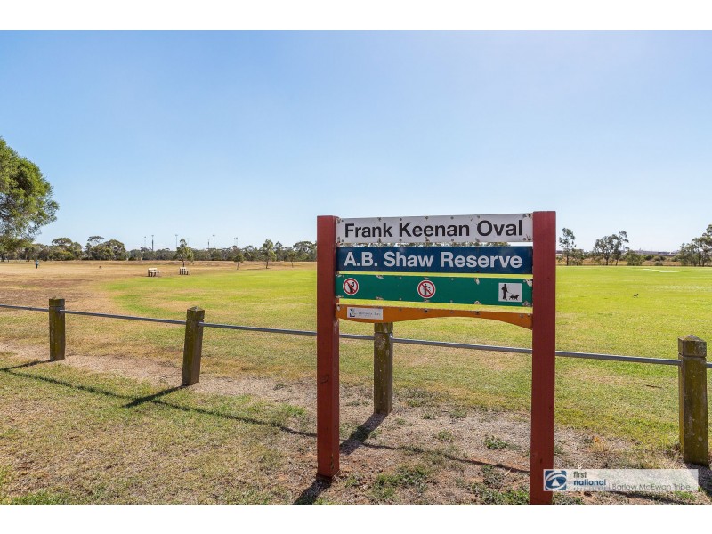 17 Hall Ave, Altona Meadows VIC 3028