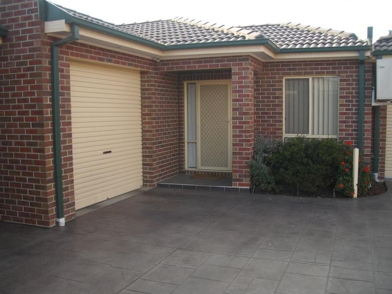 2/1 First Avenue, Altona North VIC 3025