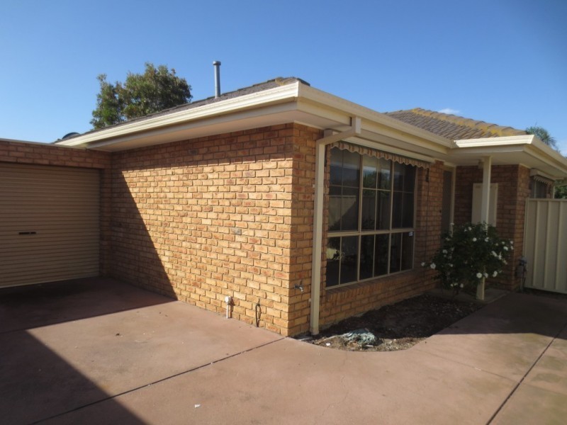 2/35 Taegtow Way, Altona Meadows VIC 3028