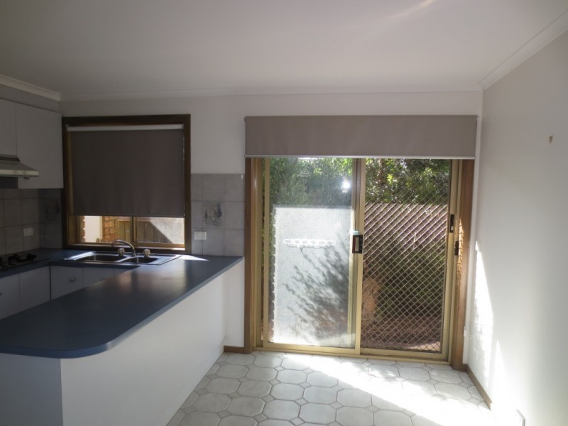2/35 Taegtow Way, Altona Meadows VIC 3028