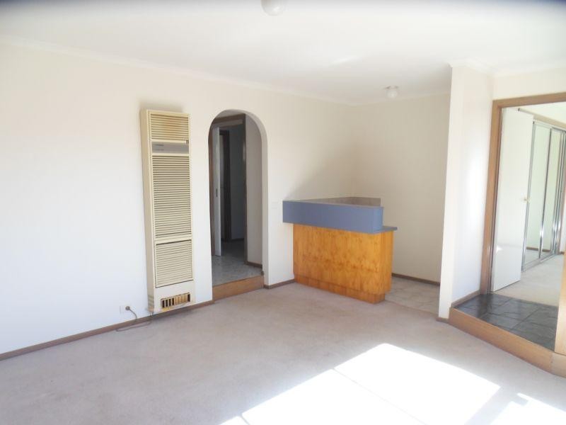 2/35 Taegtow Way, Altona Meadows VIC 3028