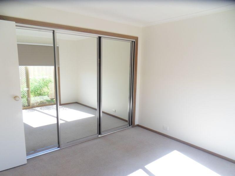 2/35 Taegtow Way, Altona Meadows VIC 3028