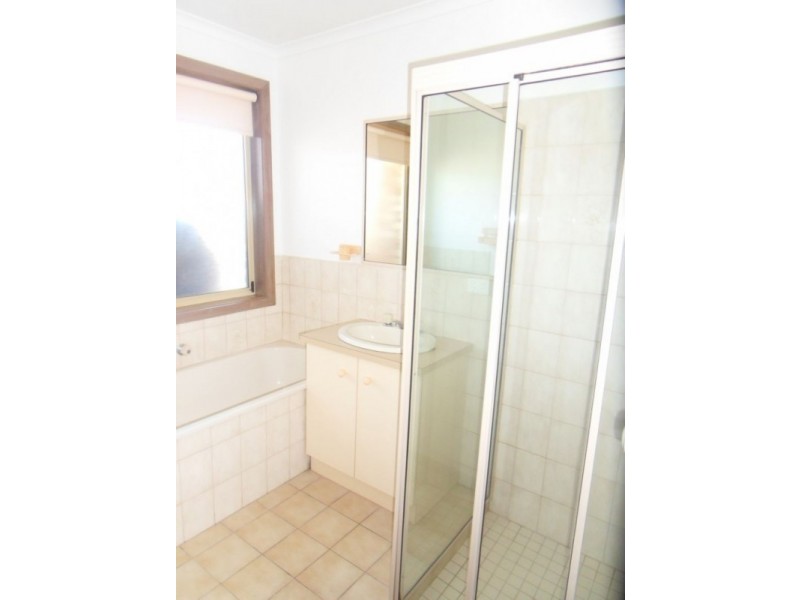 2/35 Taegtow Way, Altona Meadows VIC 3028