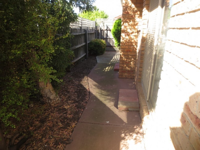 2/35 Taegtow Way, Altona Meadows VIC 3028