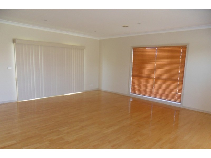 1/50 Waratah Drive, Altona Meadows VIC 3028