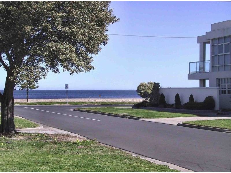 4/70 Queen Street, Altona VIC 3018