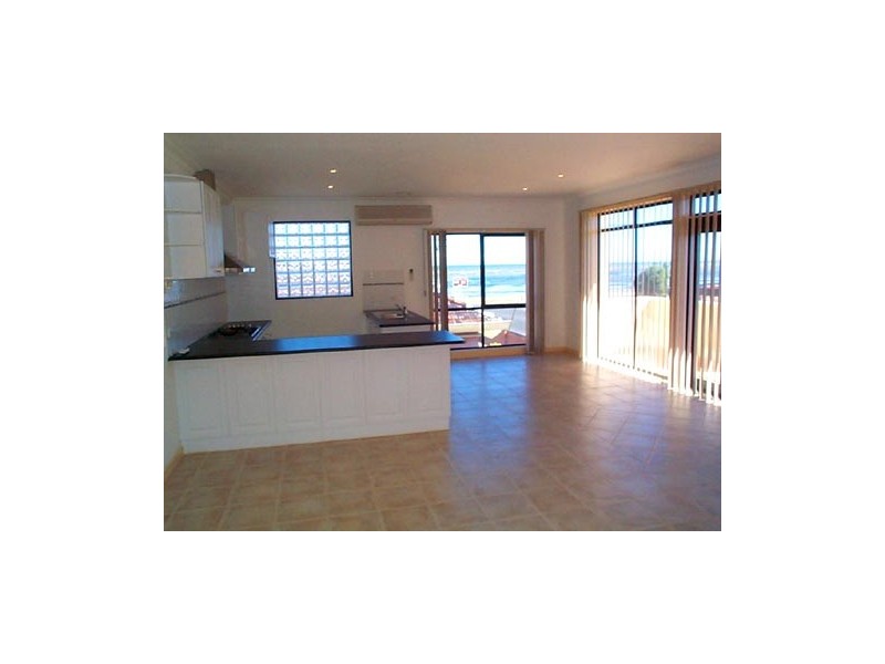 2/361 Esplanade, Altona VIC 3018