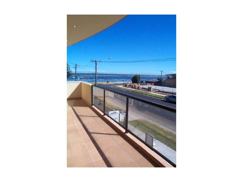 2/361 Esplanade, Altona VIC 3018