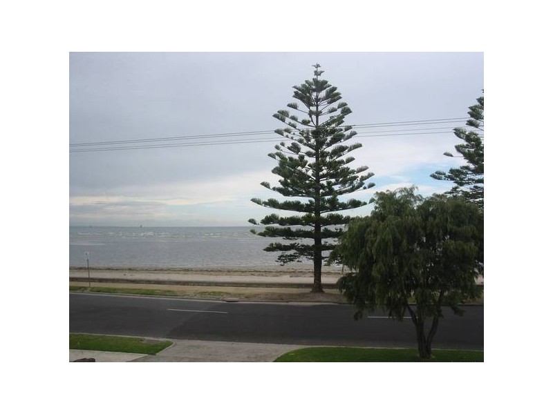 1/245 Esplanade, Altona VIC 3018