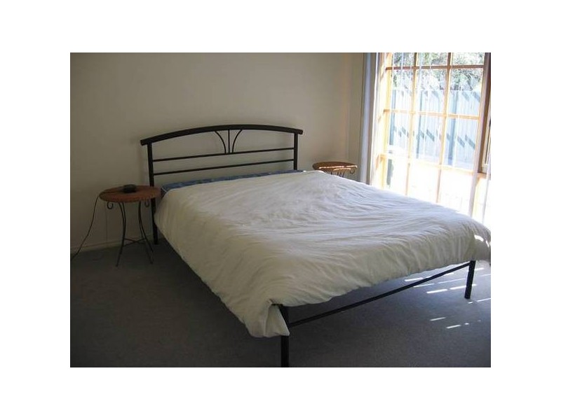 2/5 Seagull Avenue, Altona VIC 3018