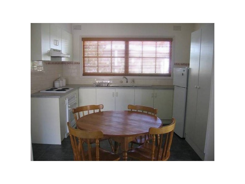 2/5 Seagull Avenue, Altona VIC 3018