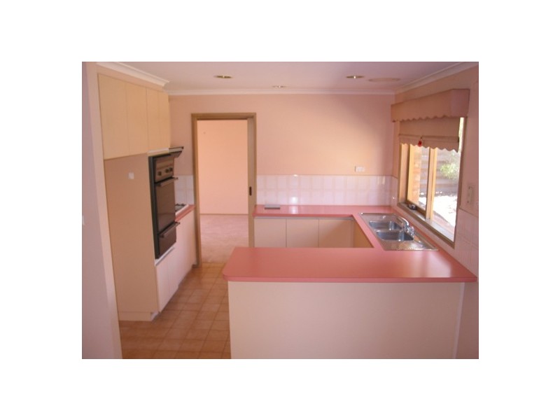 6 Deanside Close, Seabrook VIC 3028