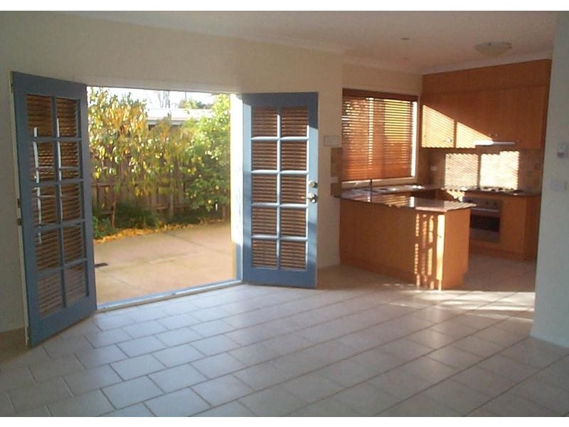 2/6 Romawi Street, Altona VIC 3018