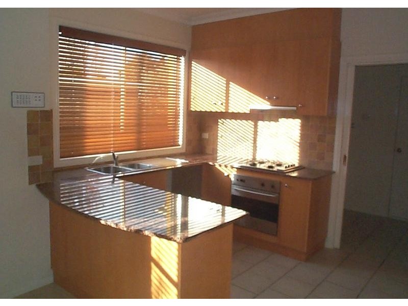 2/6 Romawi Street, Altona VIC 3018