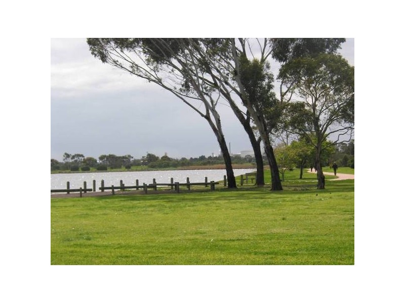 14 Chifley Avenue, Altona VIC 3018