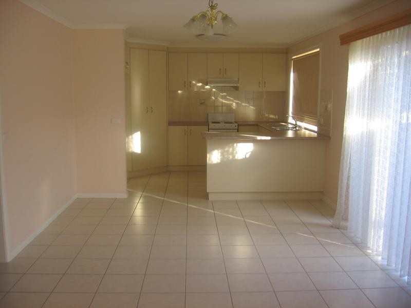 2/52 Victoria Street, Altona Meadows VIC 3028