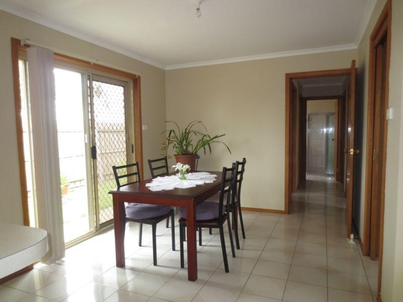 2/7 O’Shannessy Court, Altona Meadows VIC 3028