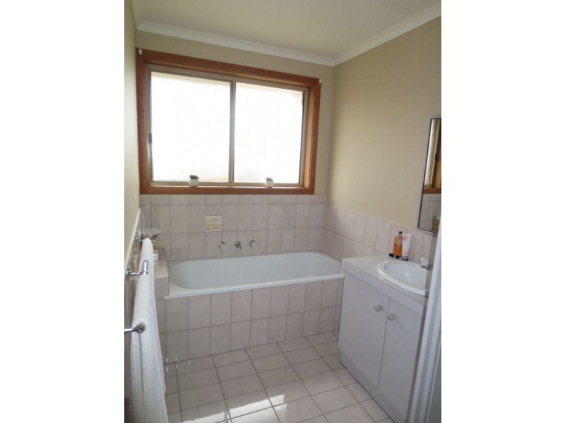 2/7 O’Shannessy Court, Altona Meadows VIC 3028