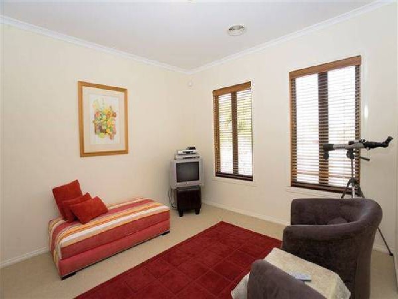 Romawi Street, Altona VIC 3018