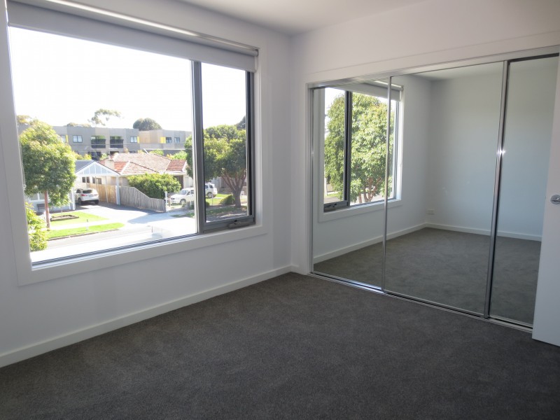 1/186 Civic Pde, Altona VIC 3018