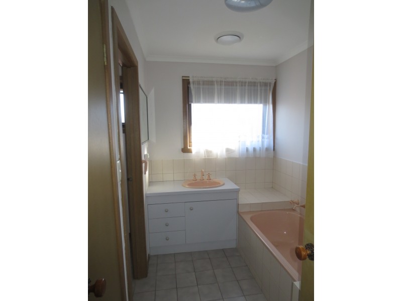 2/32 Maidstone Street, Altona VIC 3018