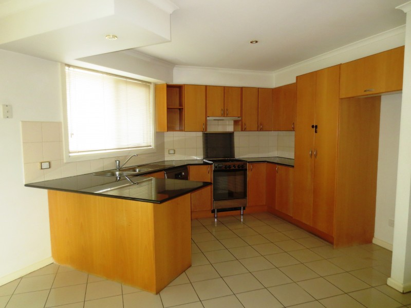 2/242 Queen Street, Altona VIC 3018