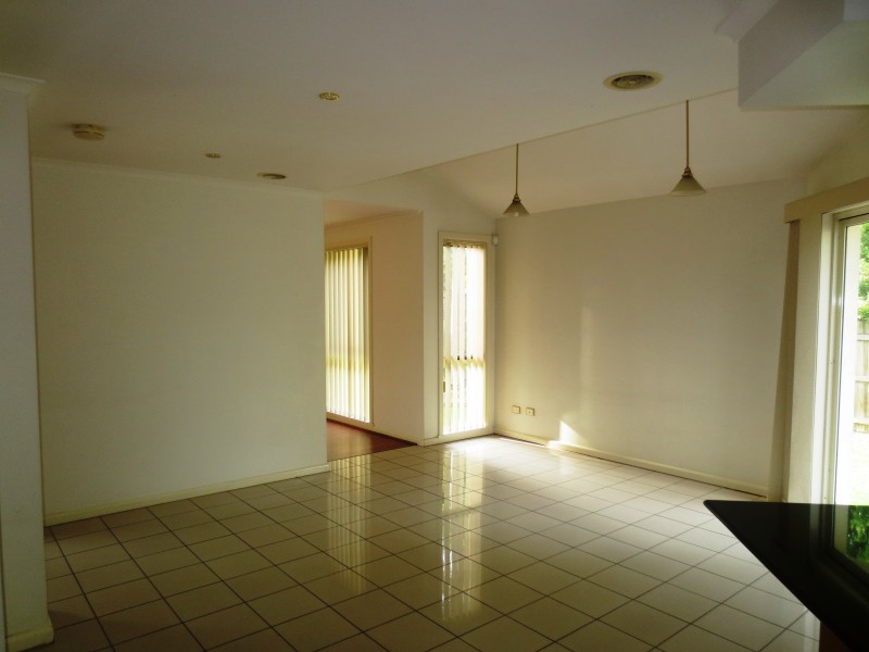 2/242 Queen Street, Altona VIC 3018