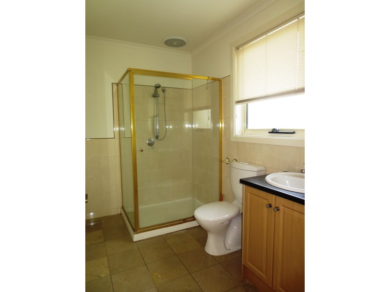 2/242 Queen Street, Altona VIC 3018