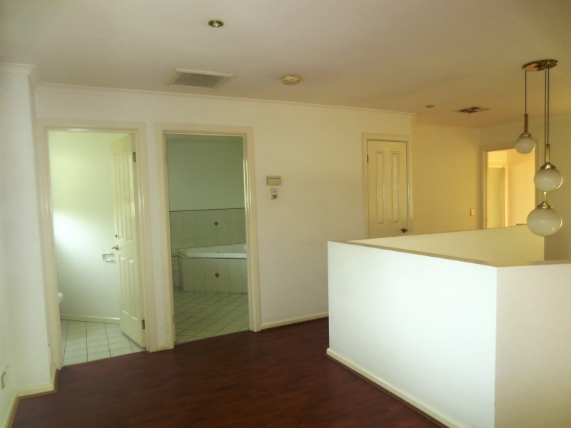 2/242 Queen Street, Altona VIC 3018