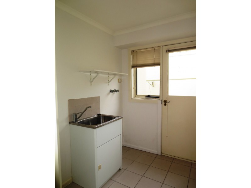 2/242 Queen Street, Altona VIC 3018