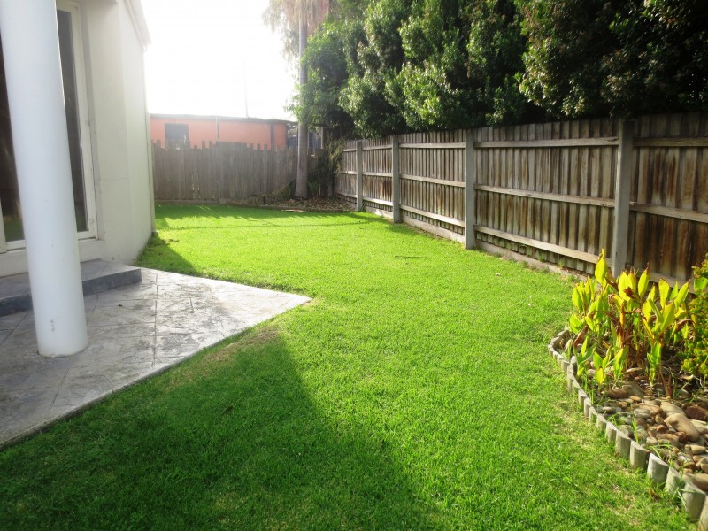 2/242 Queen Street, Altona VIC 3018