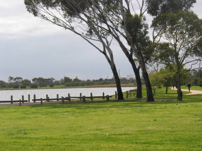 2/181 Civic Parade, Altona VIC 3018