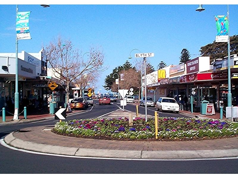 2/181 Civic Parade, Altona VIC 3018