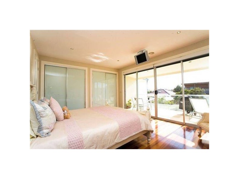 2/59 Esplanade, Altona VIC 3018