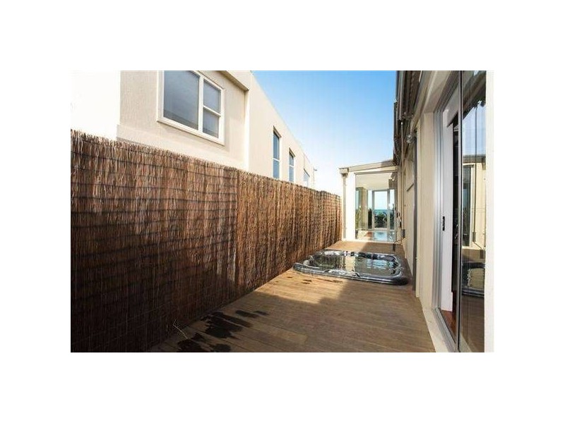 2/59 Esplanade, Altona VIC 3018