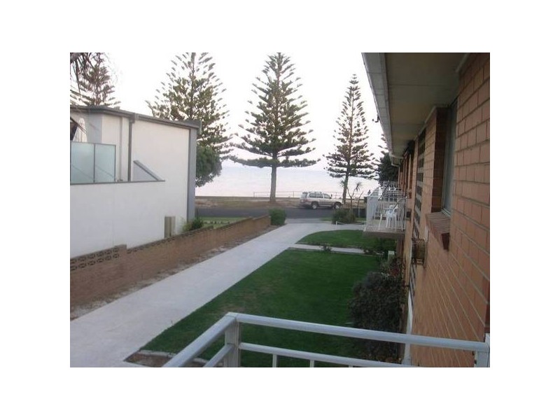 8/261 Esplanade, Altona VIC 3018