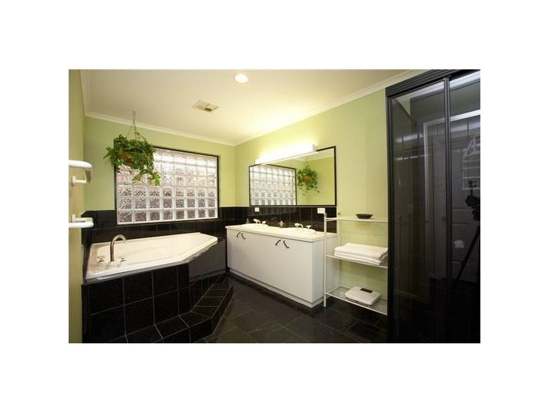 11 Trembath Court, Altona Meadows VIC 3028