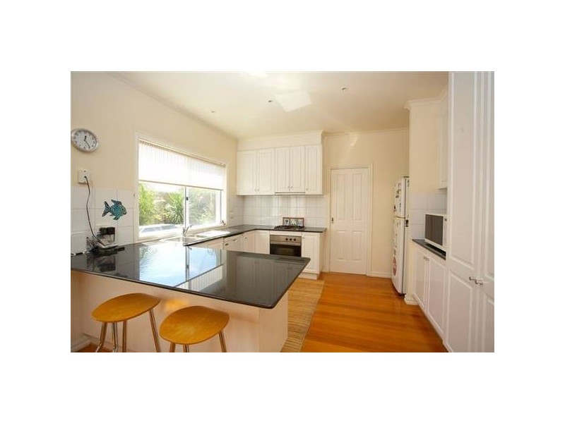 2/14 Rayner Street, Altona VIC 3018