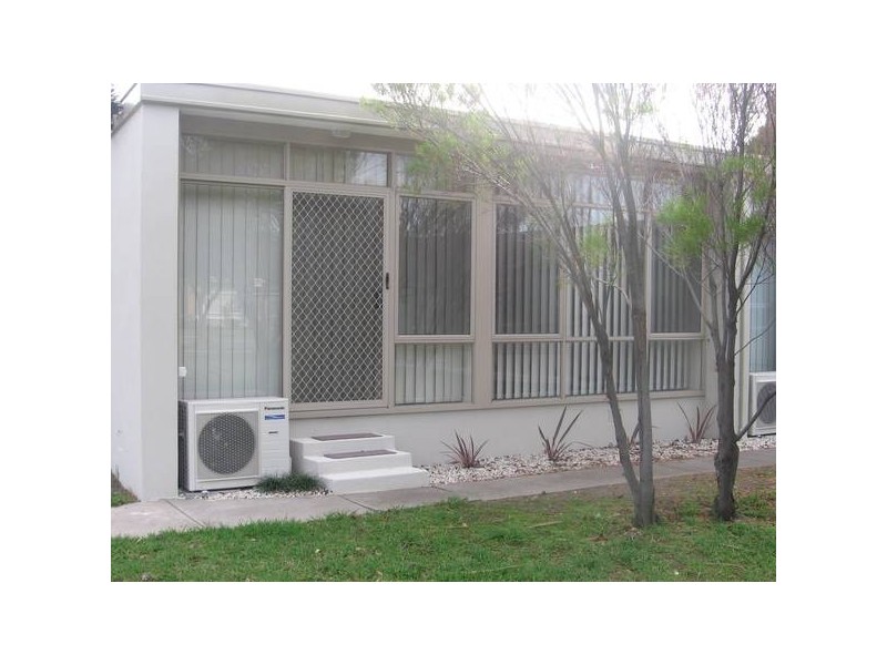 1/40 Chifley Avenue, Altona VIC 3018