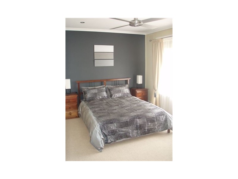 1A James Avenue, Altona VIC 3018