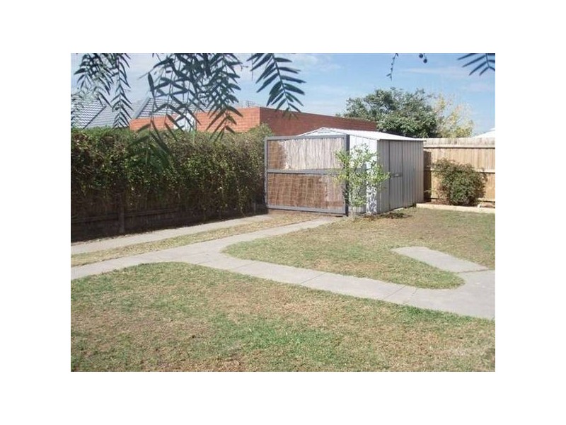 1A James Avenue, Altona VIC 3018