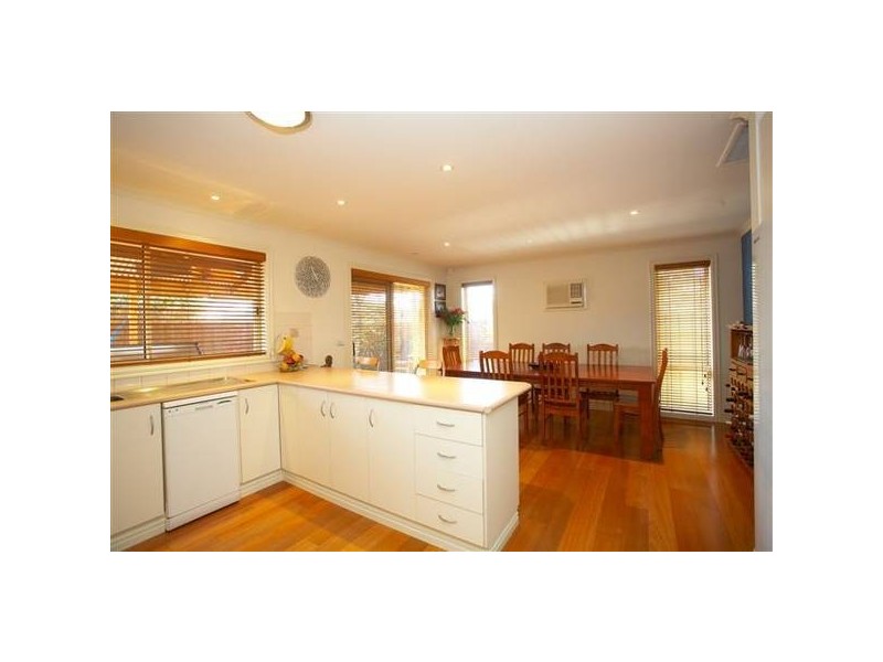 16 Bell Avenue, Altona VIC 3018